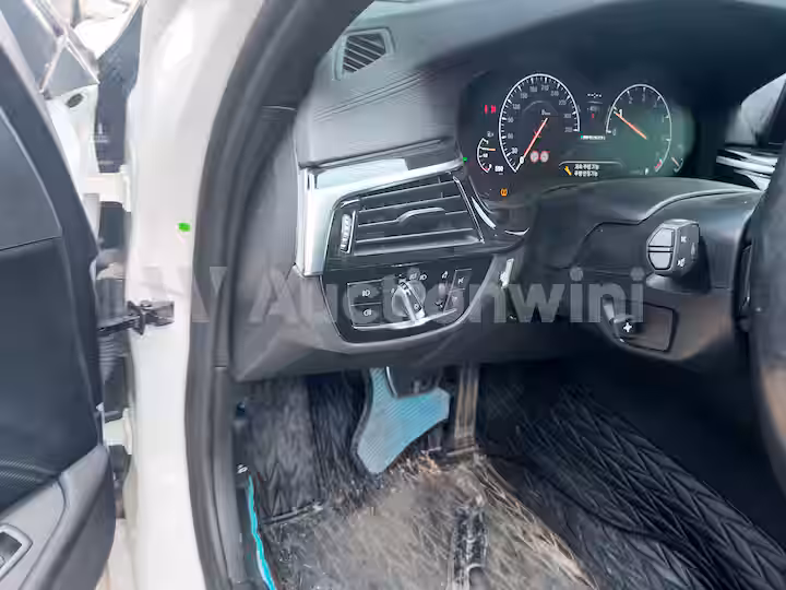 BMW 5 Series 2019 — 52