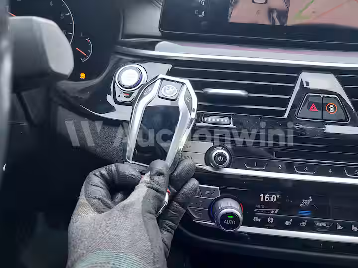 BMW 5 Series 2019 — 61