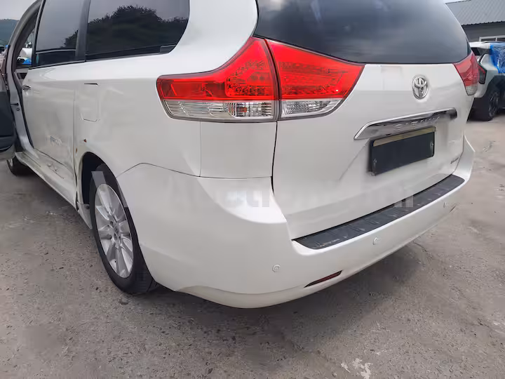 Toyota Sienna 2012 — 15