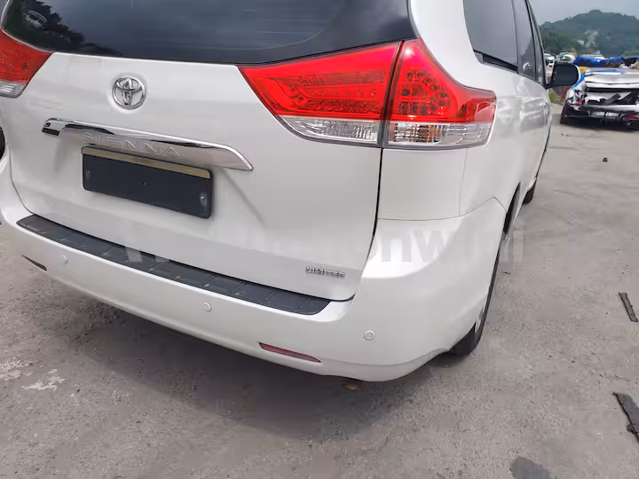 Toyota Sienna 2012 — 16