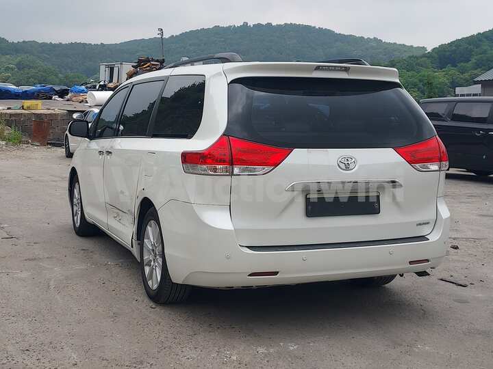 Toyota Sienna 2012 — 3