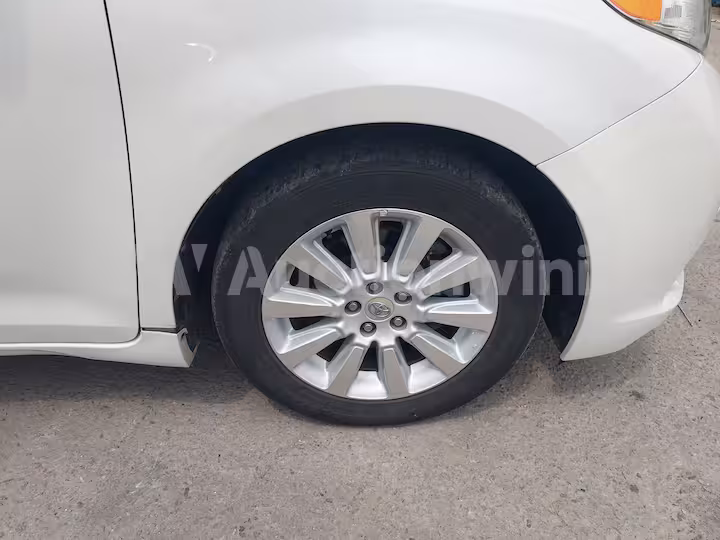 Toyota Sienna 2012 — 22
