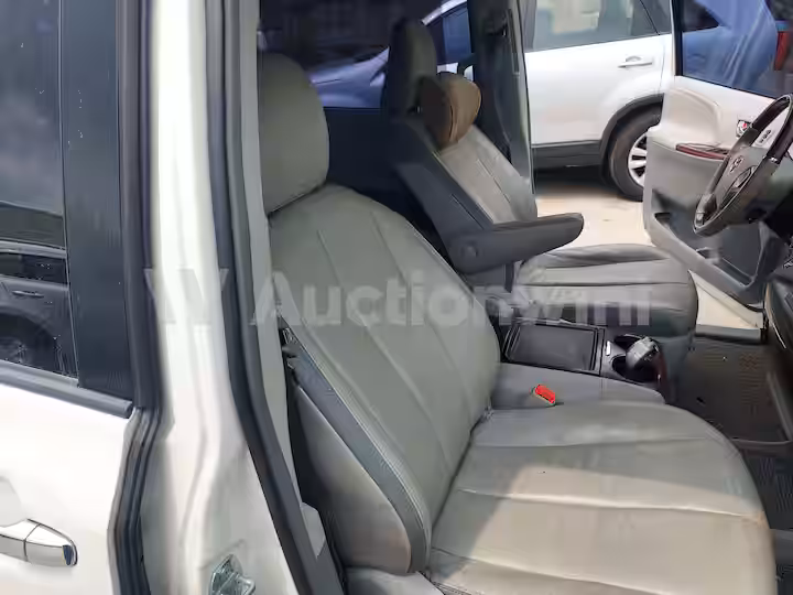 Toyota Sienna 2012 — 29