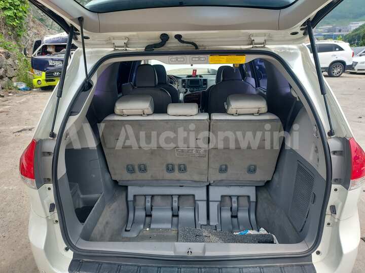 Toyota Sienna 2012 — 35