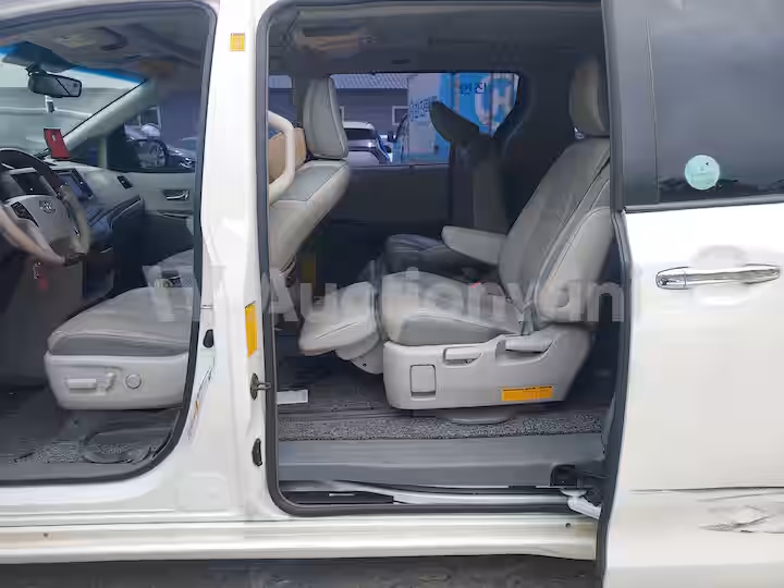 Toyota Sienna 2012 — 36
