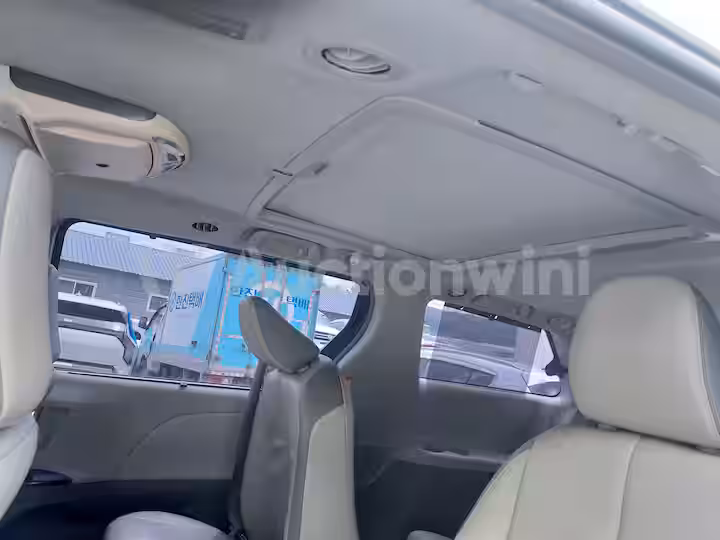 Toyota Sienna 2012 — 38