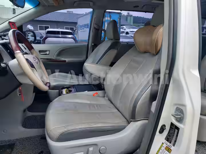 Toyota Sienna 2012 — 42