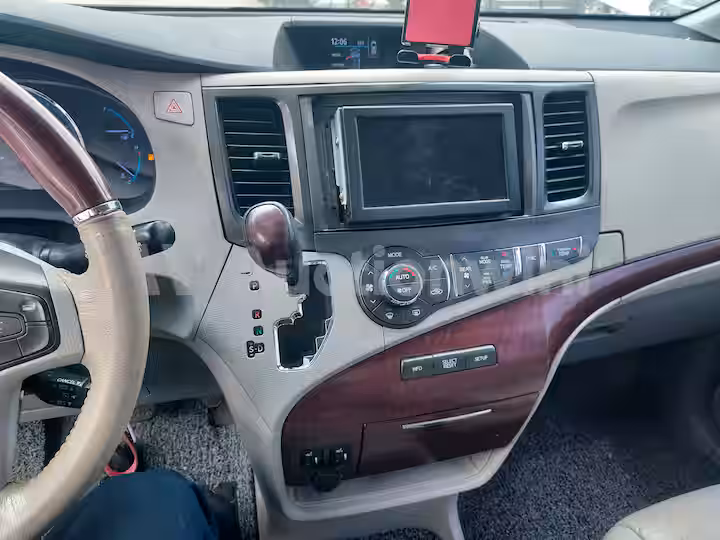 Toyota Sienna 2012 — 50