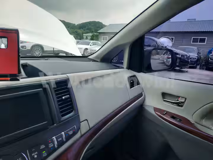 Toyota Sienna 2012 — 52