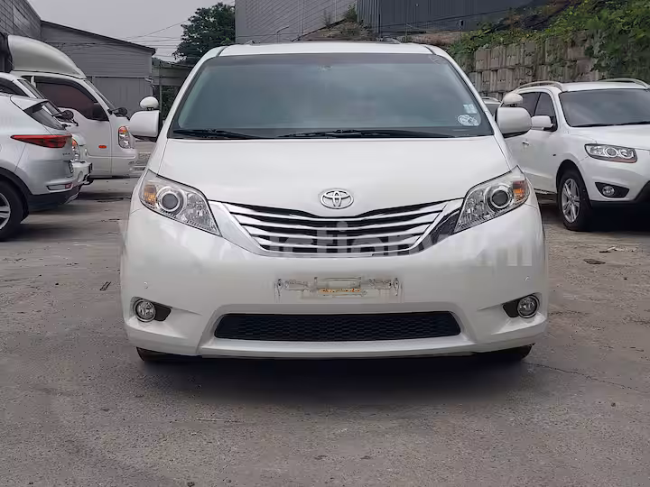Toyota Sienna 2012 — 7