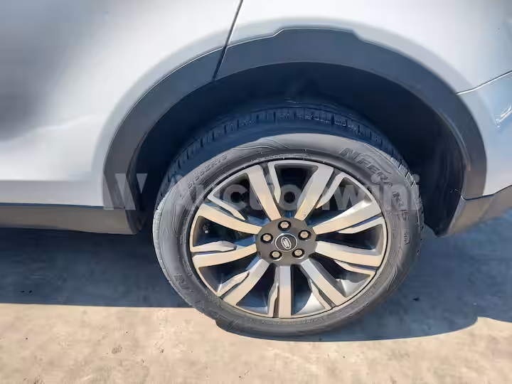 Land Rover Discovery Sport 2018 — 18