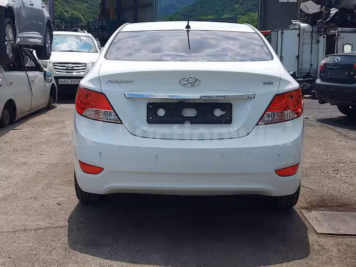 Hyundai Accent 2012 — 4