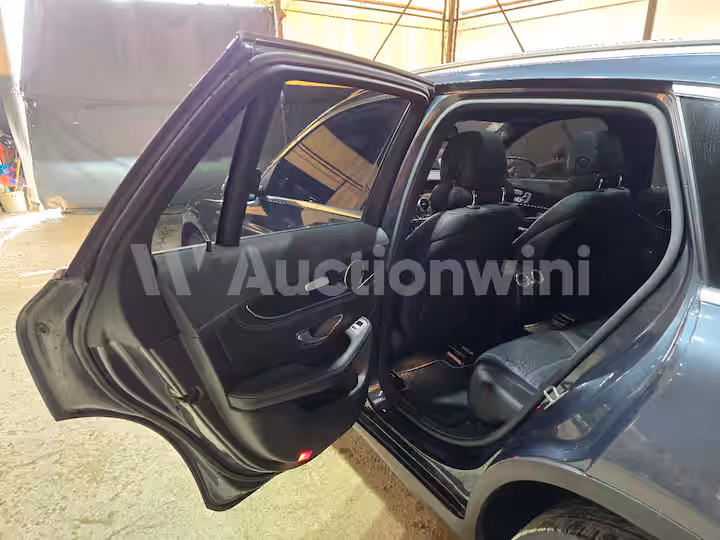Mercedes Benz GLC Class 2016 — 18