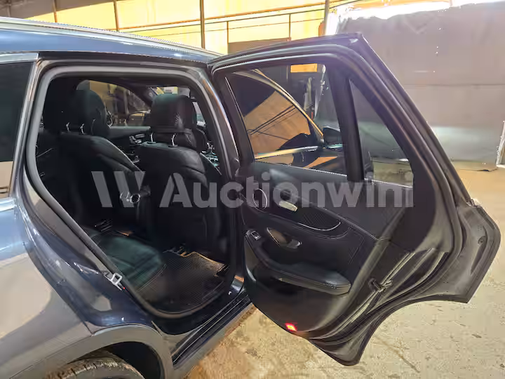 Mercedes Benz GLC Class 2016 — 26