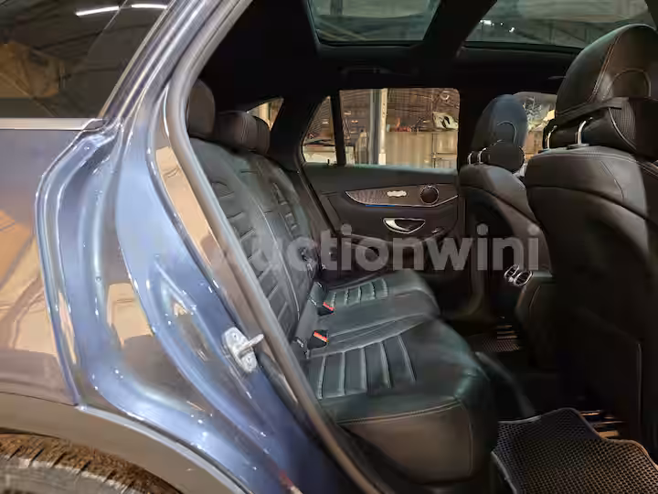 Mercedes Benz GLC Class 2016 — 27