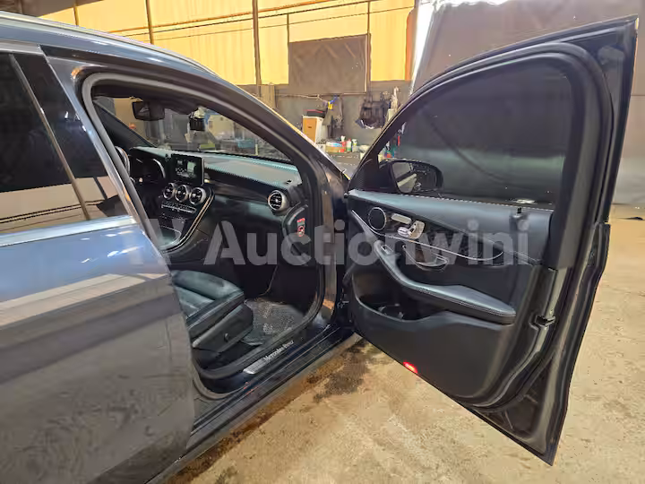 Mercedes Benz GLC Class 2016 — 28