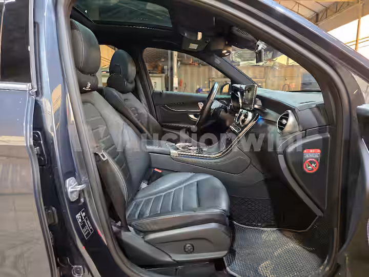 Mercedes Benz GLC Class 2016 — 29