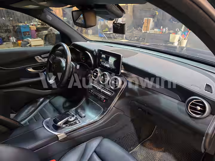 Mercedes Benz GLC Class 2016 — 31