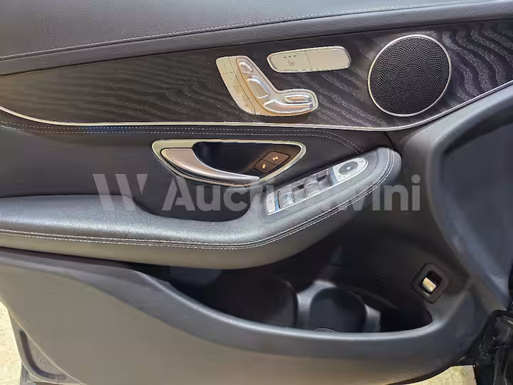 Mercedes Benz GLC Class 2016 — 35