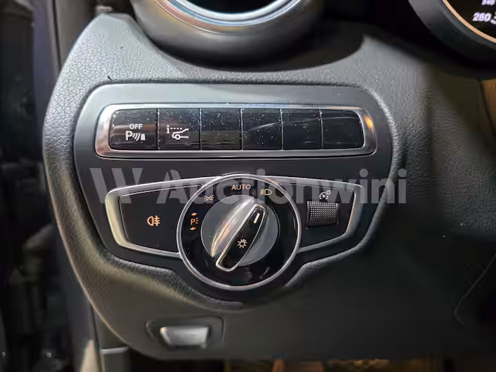Mercedes Benz GLC Class 2016 — 36