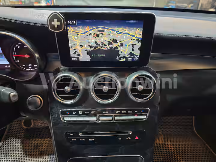 Mercedes Benz GLC Class 2016 — 40