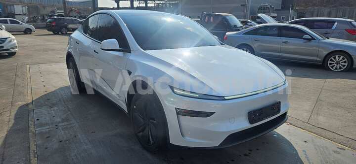Tesla Model Y 2025 — 3