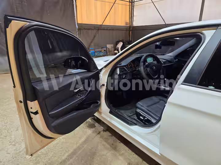 BMW 3 Series 2016 — 16