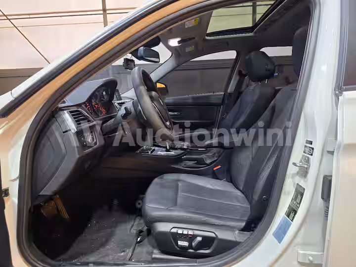 BMW 3 Series 2016 — 17