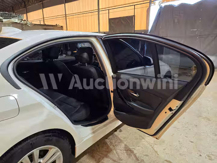 BMW 3 Series 2016 — 27