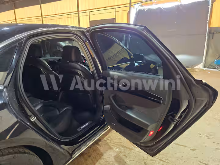 Audi A8 2015 — 27