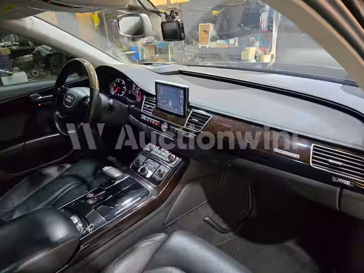 Audi A8 2015 — 33