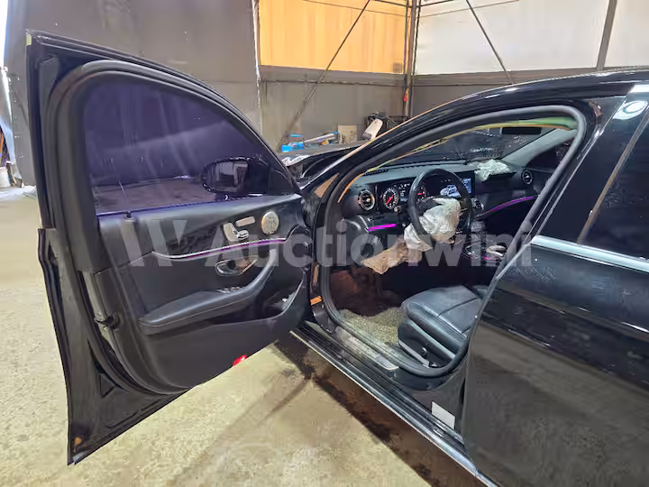 Mercedes Benz E Class 2017 — 11