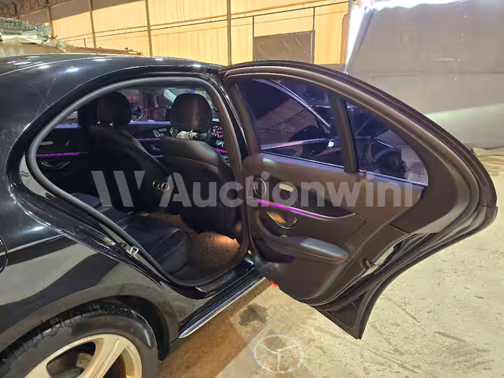 Mercedes Benz E Class 2017 — 22