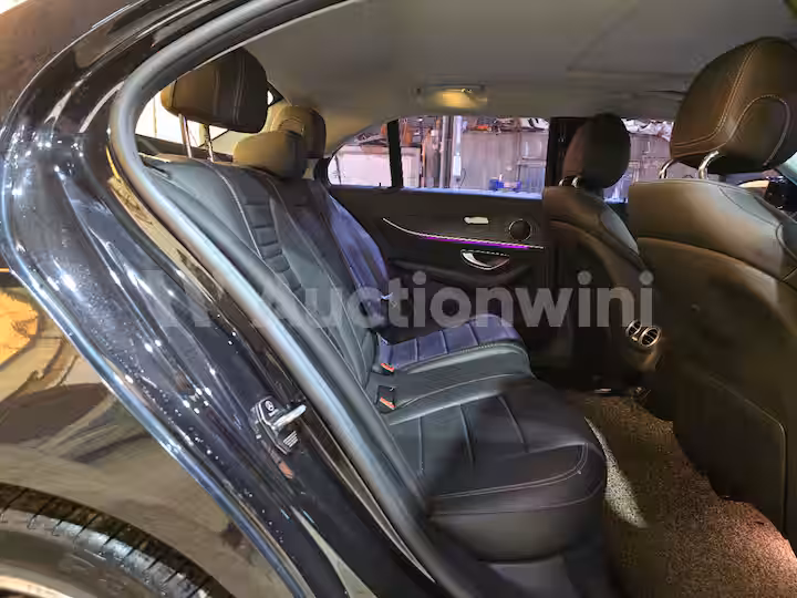 Mercedes Benz E Class 2017 — 23