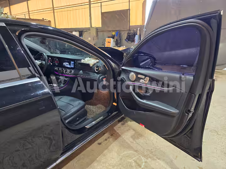 Mercedes Benz E Class 2017 — 24
