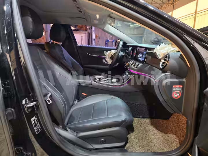 Mercedes Benz E Class 2017 — 25