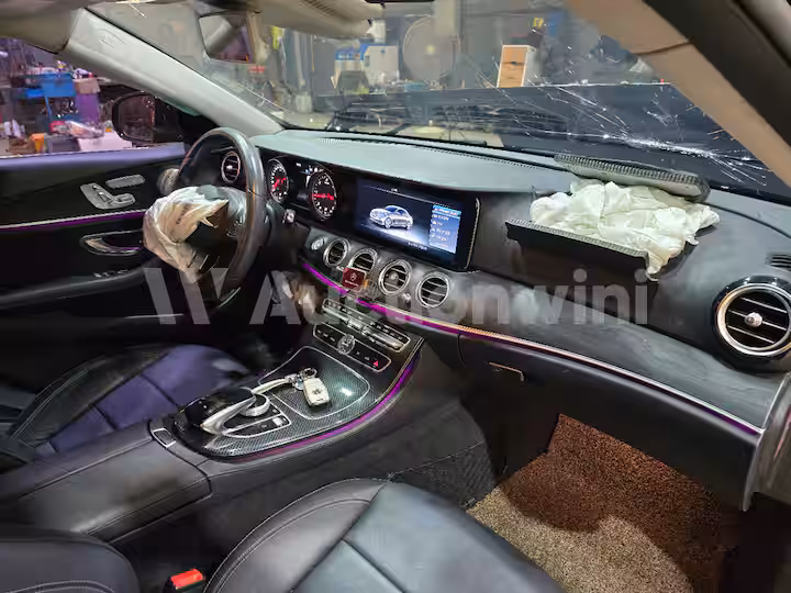 Mercedes Benz E Class 2017 — 28