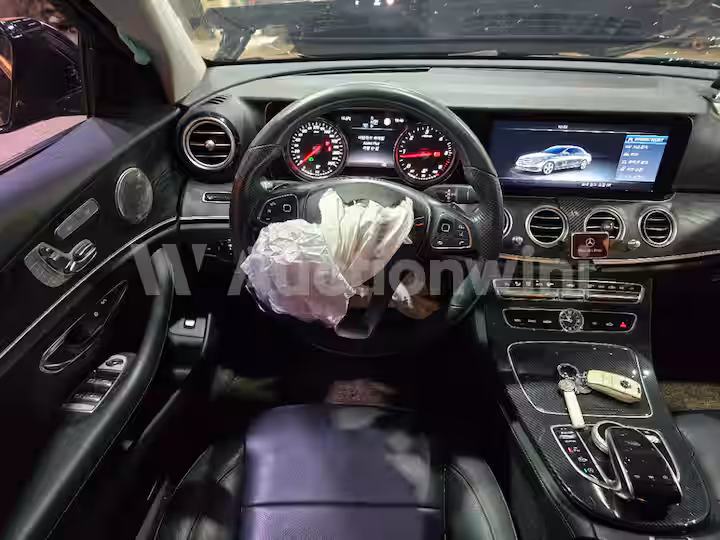 Mercedes Benz E Class 2017 — 30