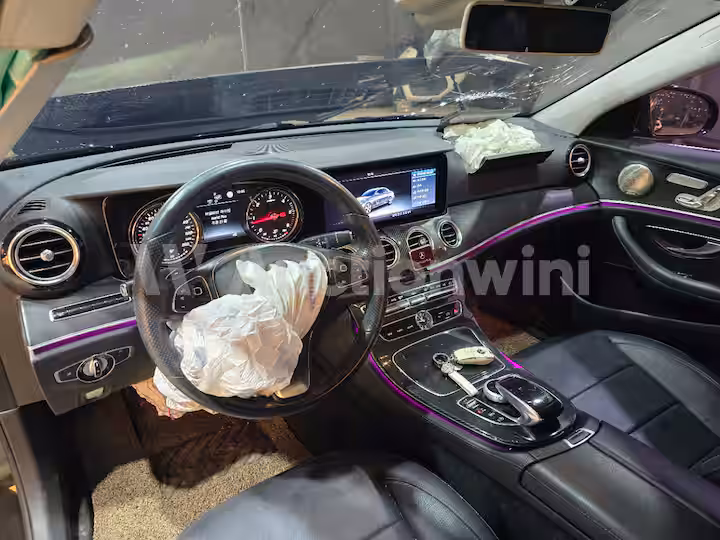 Mercedes Benz E Class 2017 — 31