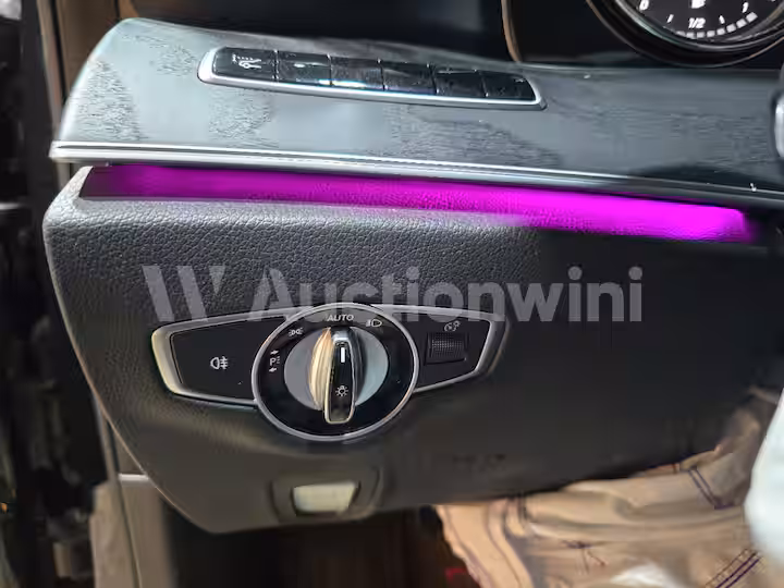 Mercedes Benz E Class 2017 — 33