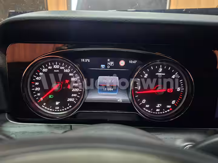 Mercedes Benz E Class 2017 — 34
