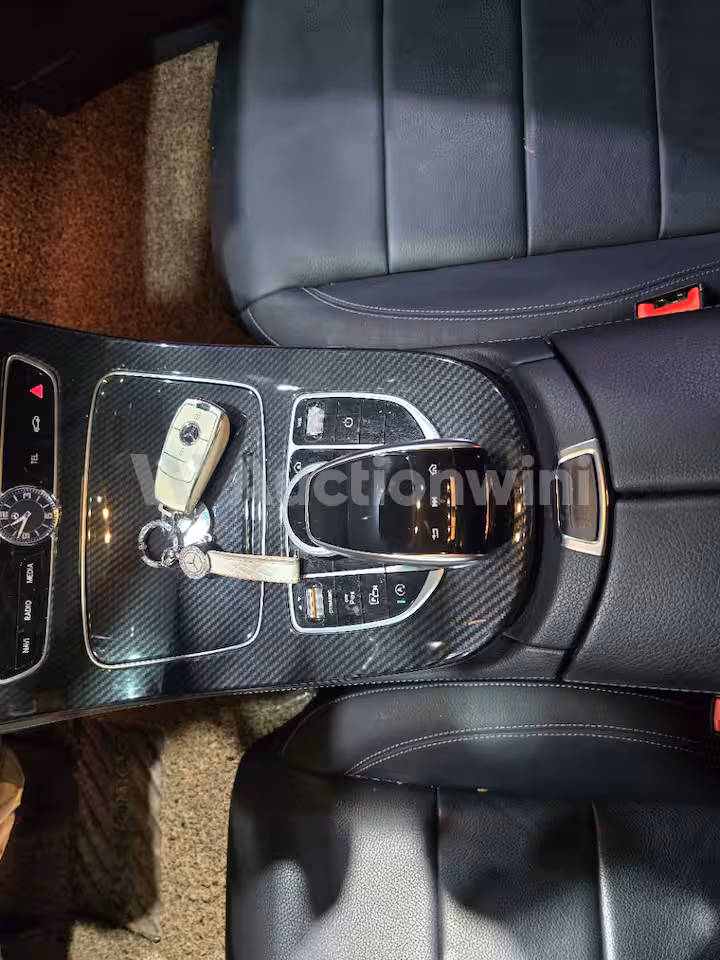 Mercedes Benz E Class 2017 — 40
