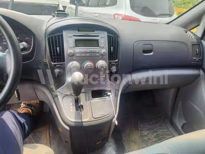 Hyundai Starex 2012 — 30