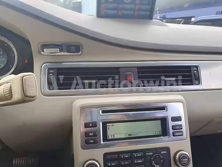 Volvo XC70 2010 — 12