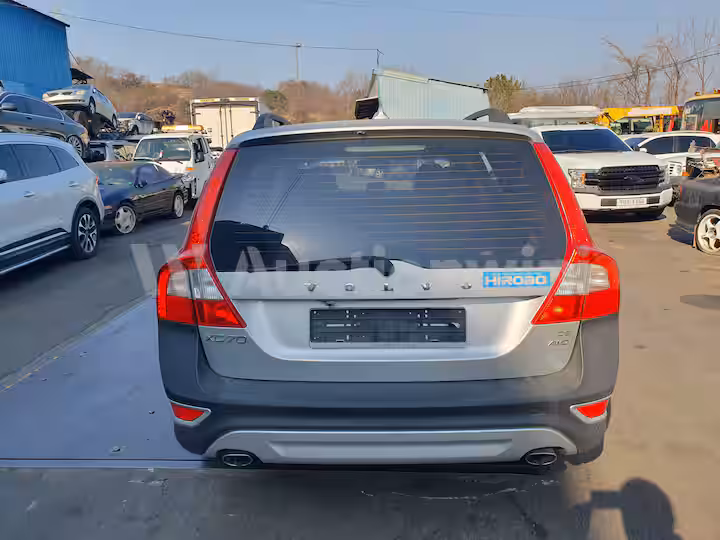 Volvo XC70 2010 — 33