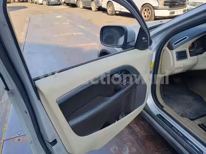 Volvo XC70 2010 — 41