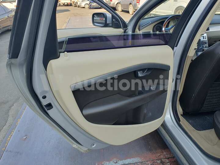 Volvo XC70 2010 — 43