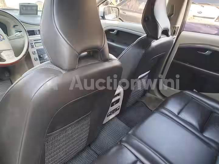 Volvo XC70 2010 — 45