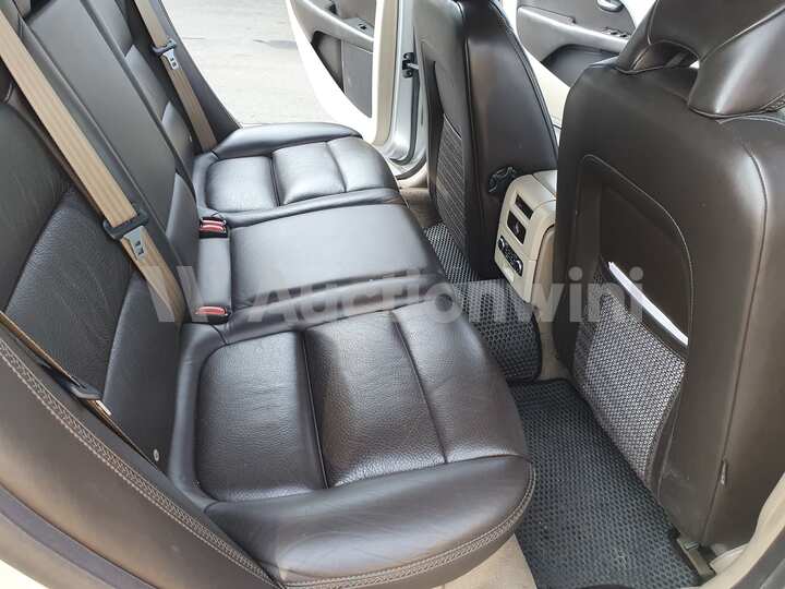 Volvo XC70 2010 — 50