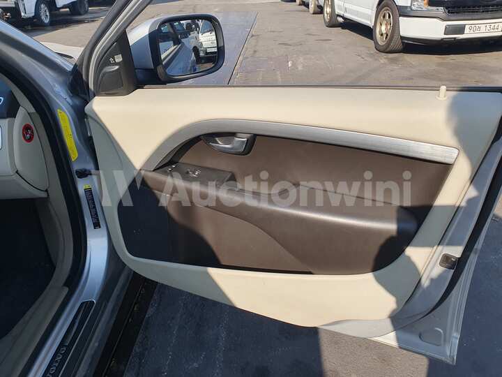 Volvo XC70 2010 — 53